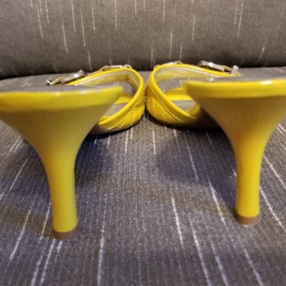 Yellow Guess Sandals - Picture 6 of 8